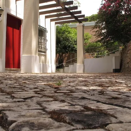 House With One Bedroom In Faro, With Pool Access, Furnished Garden And Wifi -... *